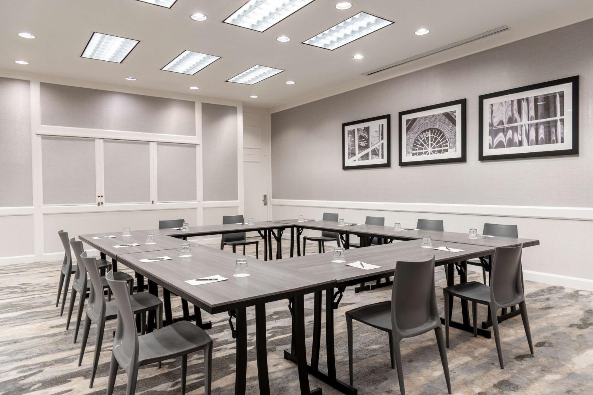 Hilton Alexandria Mark Center Εξωτερικό φωτογραφία